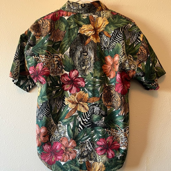 Button down short sleeve shirt - Picture 2 of 3